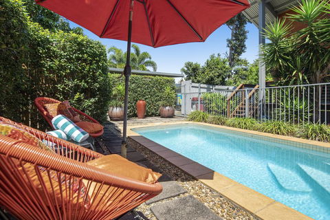 MANDALAY ESCAPE, SECLUSION & SERENITY WITH A POOL - Accommodation Brisbane 3