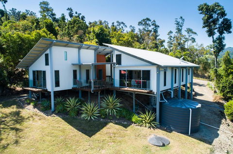 MANDALAY ESCAPE, SECLUSION & SERENITY WITH A POOL - Accommodation Brisbane 2
