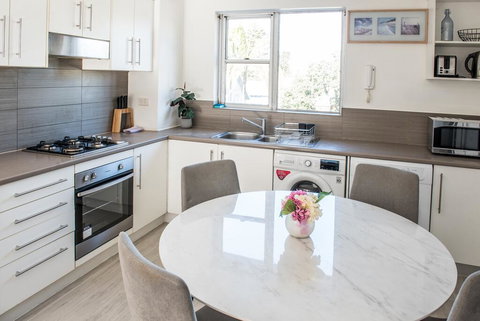 Manly 2 Stay Holiday Apartments - Accommodation Brisbane 2