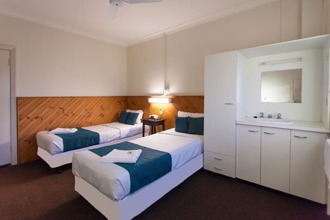 Manly Hotel - Accommodation Brisbane 1