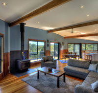Mayakitana - Overlooking the golf course - Accommodation Brisbane