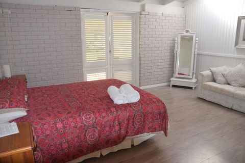 McCarthy Lake House - Accommodation Brisbane 1
