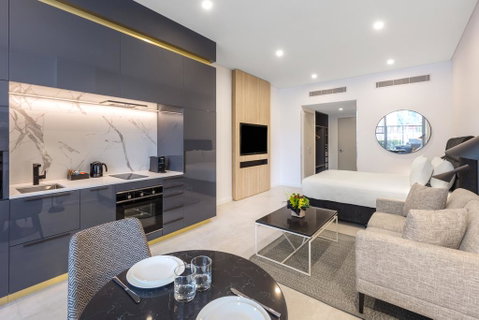Meriton Suites Broadbeach - Accommodation Brisbane 2