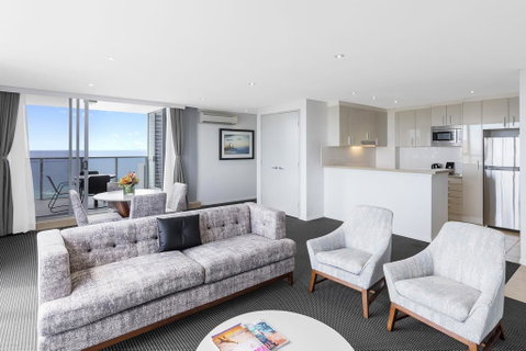 Meriton Suites Broadbeach - Accommodation Brisbane 3
