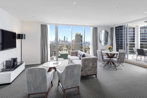 Meriton Suites Broadbeach - Accommodation Brisbane 1