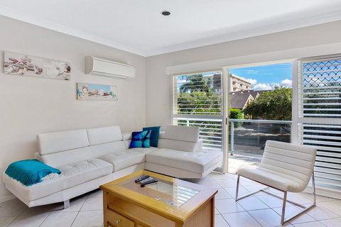 Messines Street, Sandy Shores, Townhouse 1, 3 - Accommodation Brisbane 1