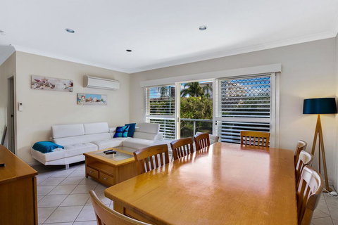 Messines Street, Sandy Shores, Townhouse 1, 3 - Accommodation Brisbane 2