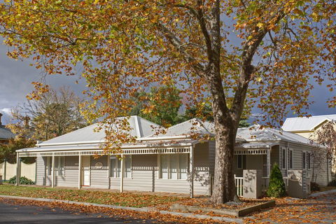 Mews Cottages - Accommodation Brisbane 0