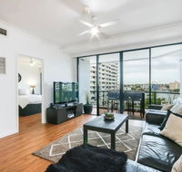 Modern 2 Bedroom River View Apartment in Docklands - Accommodation Brisbane