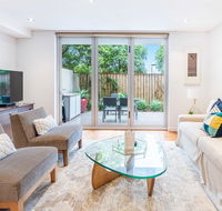 Modern apartment with large courtyard and short walk to Bondi Beach