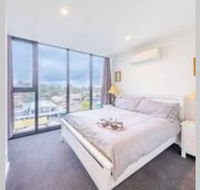 Modern Luxury 3 Bedroom Apartment with Sea Views - Accommodation Brisbane