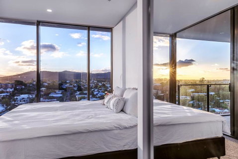 Modern, Carefree Living Style APT In Toowong&View - Accommodation Brisbane 1