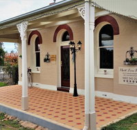 Must Love Dogs BB  Self Contained Cottage - Accommodation Brisbane