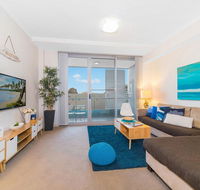 Near Airport  Train Station Stylish Two-Story Apartment - Accommodation Brisbane