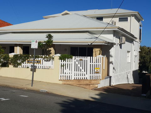 Stirling Apartments - Studio 1 - Accommodation Brisbane 2