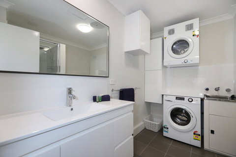 West Beach Lagoon 218 - Outstanding Value! - Accommodation Brisbane 11