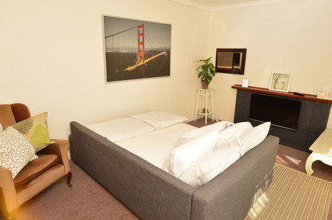 Midgard Cottage - Great Location & Close To Airport - Accommodation Brisbane 11