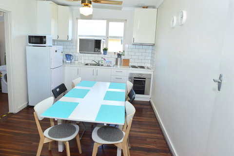 Midgard Cottage - Great Location & Close To Airport - Accommodation Brisbane 4