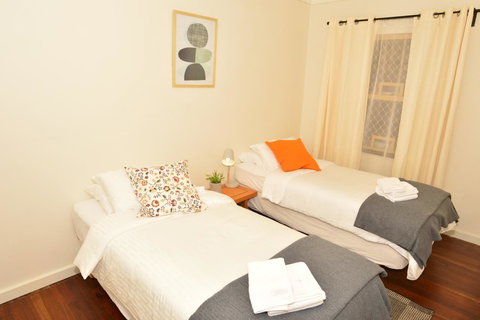 Midgard Cottage - Great Location & Close To Airport - Accommodation Brisbane 7