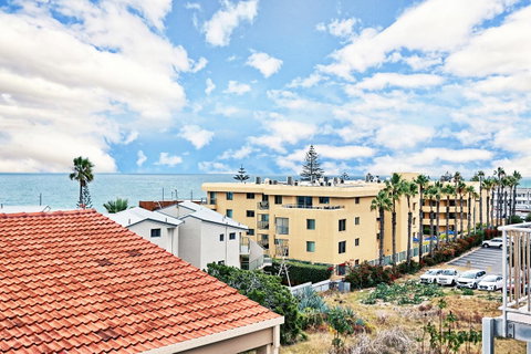 West Beach Lagoon 114 â€“ Ocean Views - Accommodation Brisbane 24