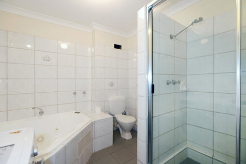 West Beach Lagoon 114 â€“ Ocean Views - Accommodation Brisbane 10