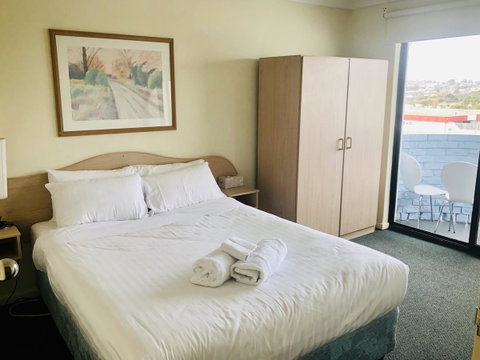 West Beach Lagoon 114 â€“ Ocean Views - Accommodation Brisbane 6