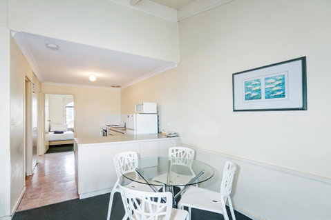 West Beach Lagoon 114 â€“ Ocean Views - Accommodation Brisbane 8