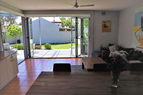 Fremantle Heritage Home For You To Enjoy! - Accommodation Brisbane 11