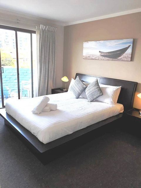 West Beach Lagoon 107 - Great Value - Accommodation Brisbane 4