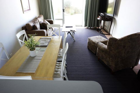 Oceanside 8 - Accommodation Brisbane 2