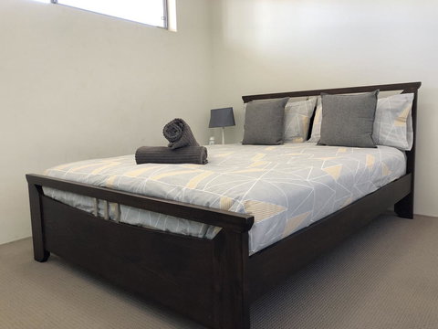 Gerring Court With Free 1 Car Bay Parking - Accommodation Brisbane 3