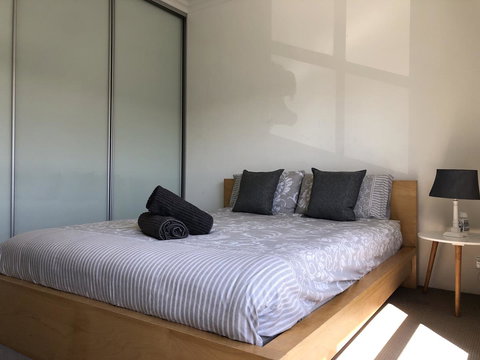 Gerring Court With Free 1 Car Bay Parking - Accommodation Brisbane 2