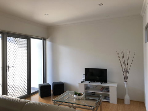 Gerring Court With Free 1 Car Bay Parking - Accommodation Brisbane 12