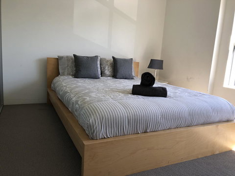 Gerring Court With Free 1 Car Bay Parking - Accommodation Brisbane 1