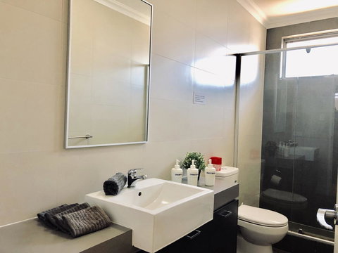 Gerring Court With Free 1 Car Bay Parking - Accommodation Brisbane 6