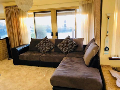 LA ANCHOR ON THE CANALS (MANDURAH) - Accommodation Brisbane 4