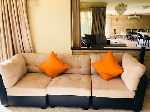 LA ANCHOR ON THE CANALS (MANDURAH) - Accommodation Brisbane 2
