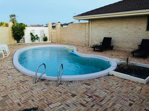 LA ANCHOR ON THE CANALS (MANDURAH) - Accommodation Brisbane 11