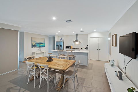 Into The Blue - Accommodation Brisbane 4