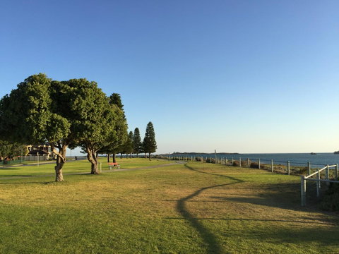 The Royal Dolphin Bed & Breakfast Safety Bay - Accommodation Brisbane 23