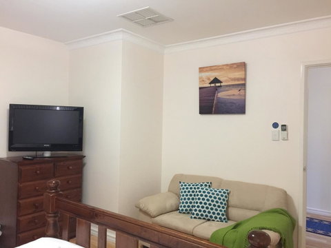 The Royal Dolphin Bed & Breakfast Safety Bay - Accommodation Brisbane 30