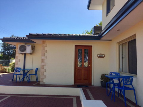 The Royal Dolphin Bed & Breakfast Safety Bay - Accommodation Brisbane 25