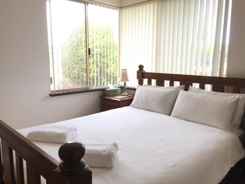 The Royal Dolphin Bed & Breakfast Safety Bay - Accommodation Brisbane 5