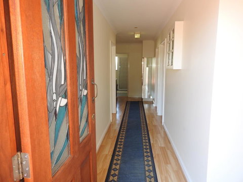 The Royal Dolphin Bed & Breakfast Safety Bay - Accommodation Brisbane 13