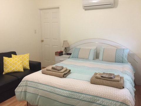 The Royal Dolphin Bed & Breakfast Safety Bay - Accommodation Brisbane 1