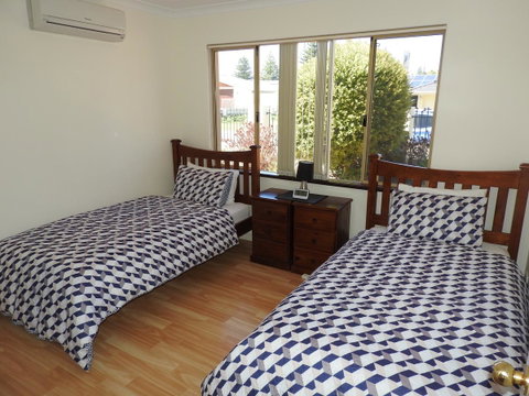 The Royal Dolphin Bed & Breakfast Safety Bay - Accommodation Brisbane 15