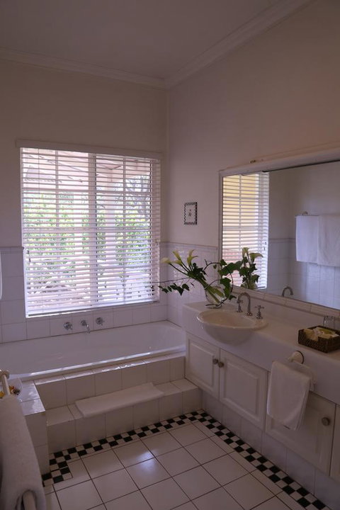 Two Sisters Chalets - Accommodation Brisbane 19