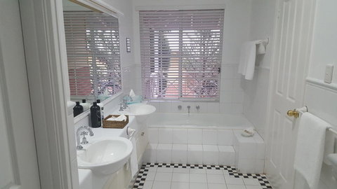 Two Sisters Chalets - Accommodation Brisbane 36