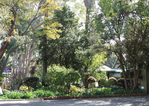 Two Sisters Chalets - Accommodation Brisbane 0