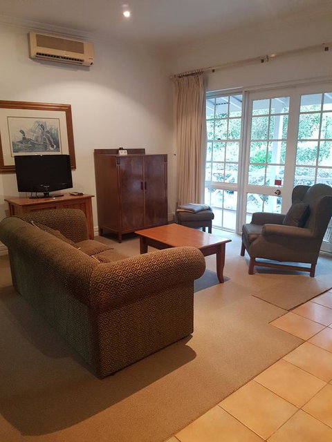 Two Sisters Chalets - Accommodation Brisbane 13